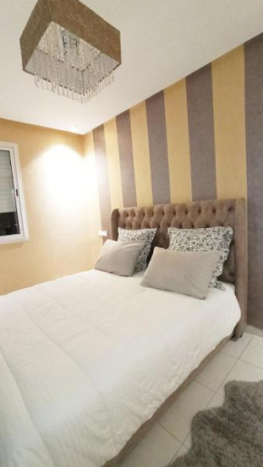 Appartement neuf avec vue sur mer et piscine intérieure